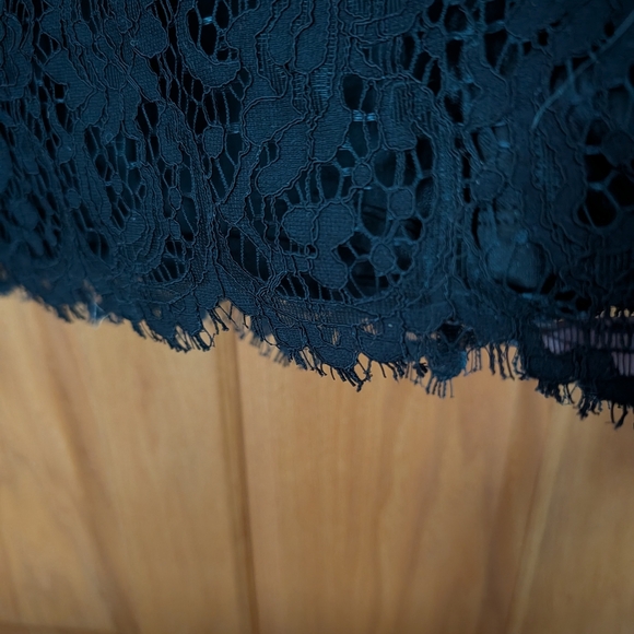 Dressy NWT Cache Sz L Black Lace Dress with Feather Cuffs - Picture 6 of 16